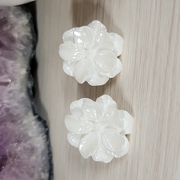 White Jasmine Bold Stud Earrings, 925 posts - Picture 6 of 8